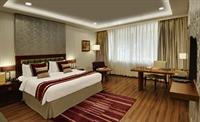 32Nd Milestone Hotel Гургаон Екстериор снимка